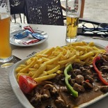 The Beer Garden Comida