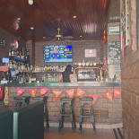 Eddys Bar Restaurante Dentro