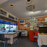 Rd's E Cafe' Dentro