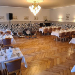 The Hangout Dentro