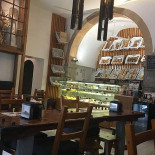 Mesa Com Pão Innen
