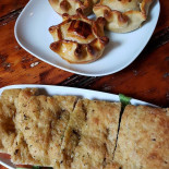 Mesa Com Pão Cibo