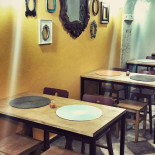 Baeta. Cafe À l'intérieur
