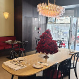 Bisque Bistro Dentro