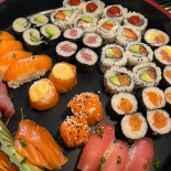 Nui Sushi Thai Comida