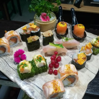 Sushi Trendy food