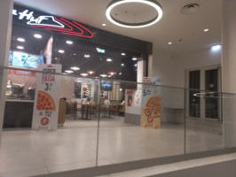 Pizza Hut Albufeira Shopping inside