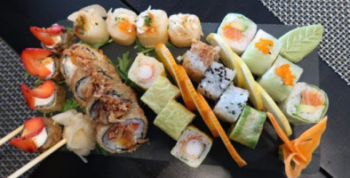 Sushi D'esquina food