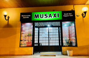 Musaxi outside