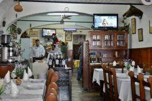 Cafe-Restaurante Lumumba inside