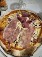 Pizzaria Caprichosa food
