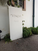 Vinum Wine outside