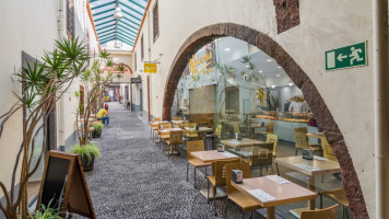 Madeirinha Cafes inside