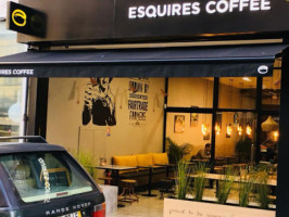 Esquires Coffee outside