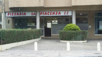 Pizzaria La Piacenza inside