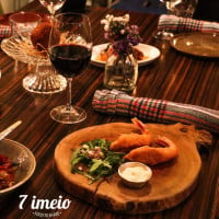 7imeio Wine Bar food