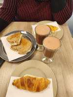 B Cafe • Pastelaria food