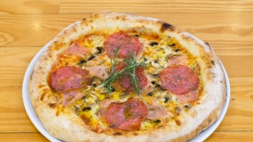 Pizzeria S. Martino Falesia food