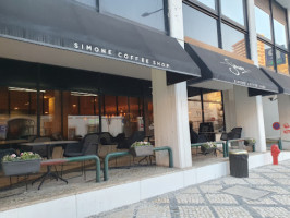 Simone Coffee Shop outside