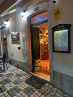 Pratu's Restaurante Bar&tapas inside