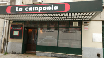 La Campania Pizzeria outside
