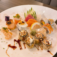 Subarashi Sushi Saloon food