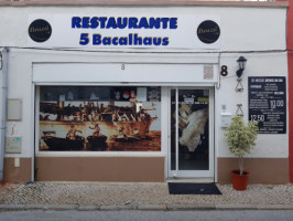 5 Bacalhaus outside