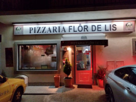 Pizzaria Flor De Lis outside