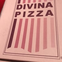 Divina Pizza food