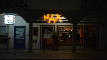 Max Cafe Padaria Santa Cruz outside