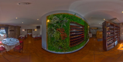 Restaurante Muralha da Sé inside