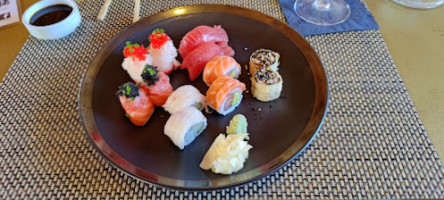 Velvet Sushi Cocktails food