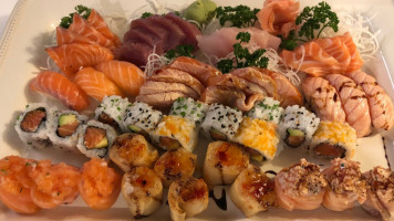 Mokuzai Sushi inside