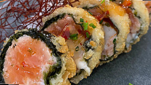 Uak Sushi food