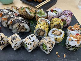 Moshimoshi Sushi food