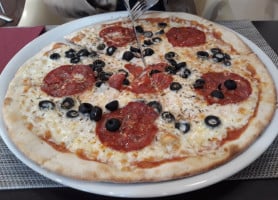 Pizzaria Pepperoni food