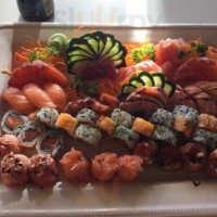 Mokuzai Sushi inside