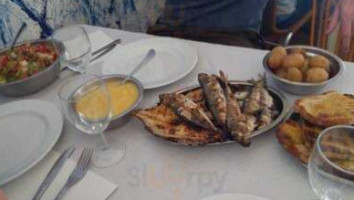 Peixe Assado Naninhas food