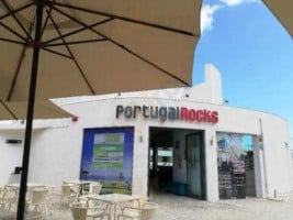 Portugal Rocks Cafe outside