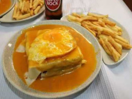 Grito's Cafe food