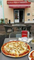 Patricio Pizza & Panzzaroti food