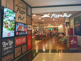 Pizza Hut Funchal food
