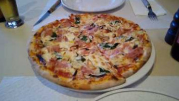 Pizzaria Capri food