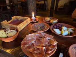 Velho Cavalinho Taberna Medieval food