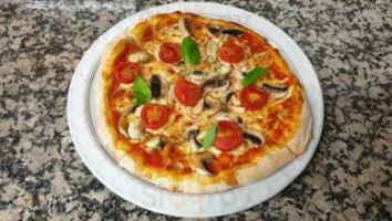 E Pizzaria A Fonte food