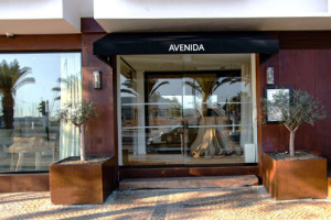 Avenida outside