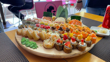 Bon-sai Lounge Sushi, Friends Music food
