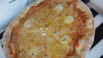 Pizza Napolitana food