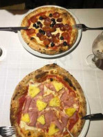 Pizzaria Mia Bella food