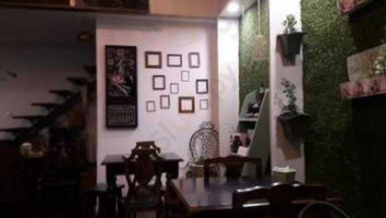Cafe Das Flores inside